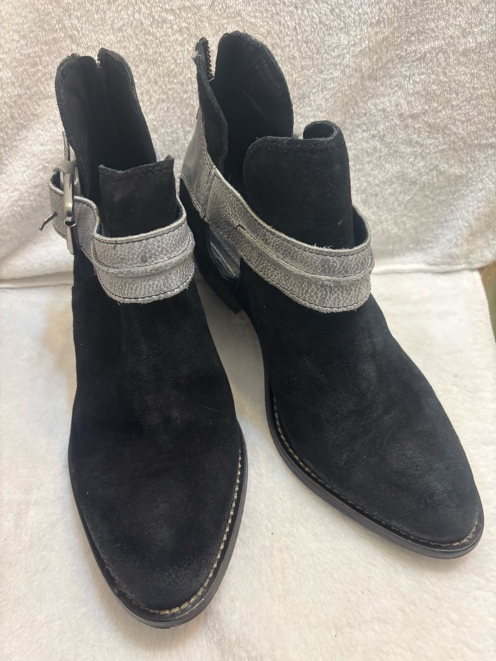 Rebels Suede Motorcycle Booties. Nice Gray Leather Accents. Size 7.5